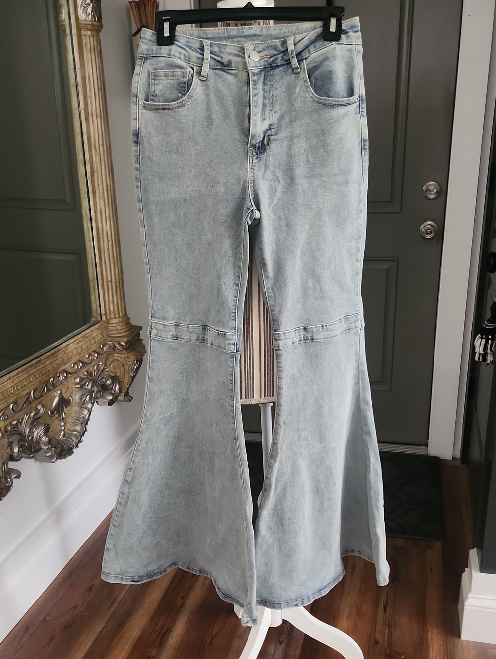 Shein Light Wash Very Flared Bell Bottom Women’s Jeans Sz 27
